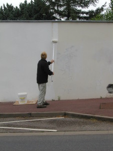 как покрасить стены водоэмульсионной краской